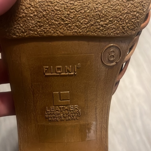 Leather heels - Picture 6 of 9